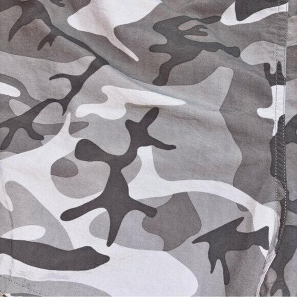 Patagonia Men’s XXL Athletic Gray White Shorts Camo Pockets Liner Drawstring - Picture 3 of 8